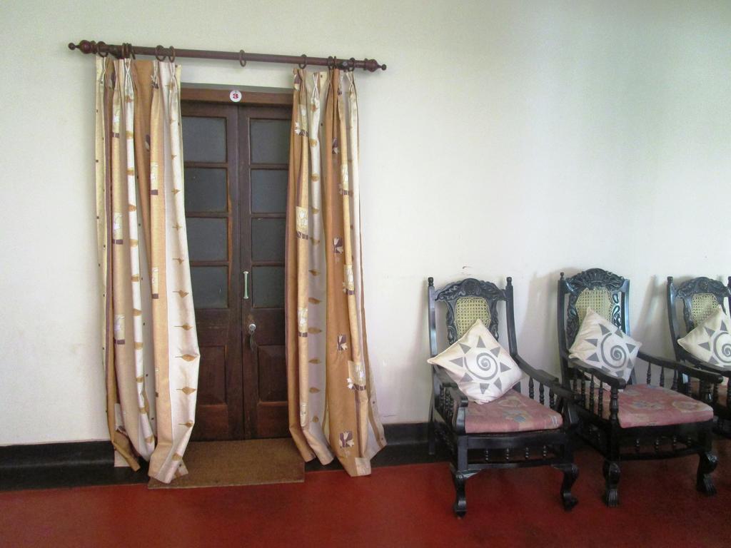 Hotel Shalini Anuradhapura Zimmer foto
