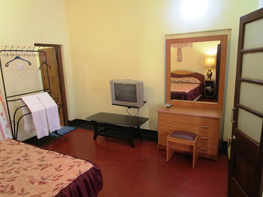 Hotel Shalini Anuradhapura Zimmer foto