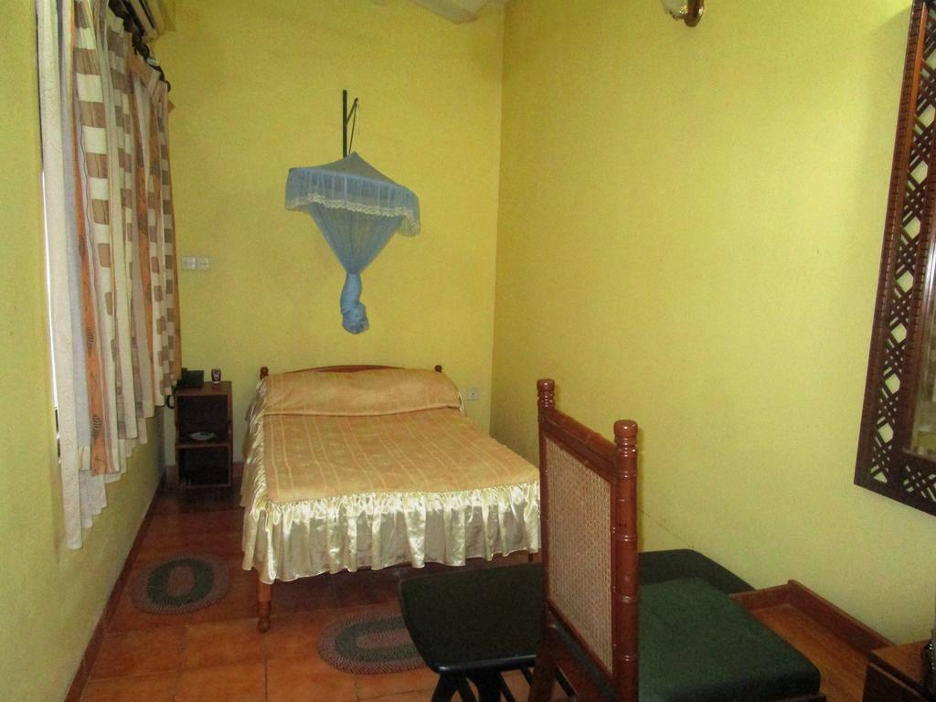 Hotel Shalini Anuradhapura Zimmer foto