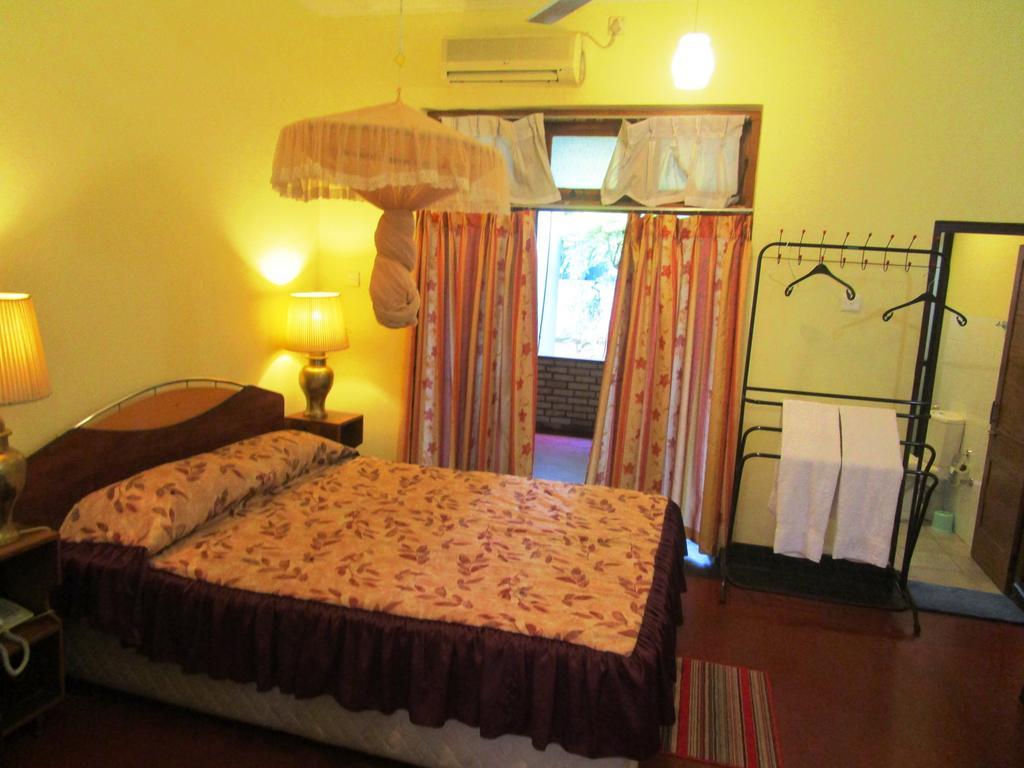 Hotel Shalini Anuradhapura Zimmer foto