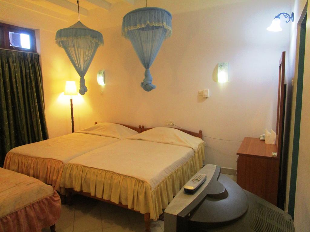 Hotel Shalini Anuradhapura Zimmer foto